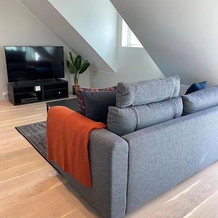 North Estate Nt7b Ap4 *